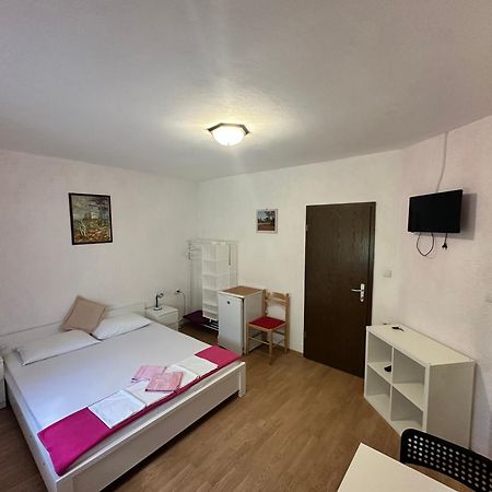 Rooms Anita Sibinj Sibinj Krmpotski Extérieur photo